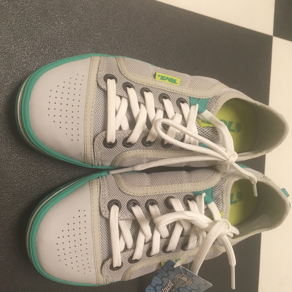 Teva Womens Fuse-Ion Green Gray Mesh Lace-Up Shoes Size 5.5 Spider Rubber Soles